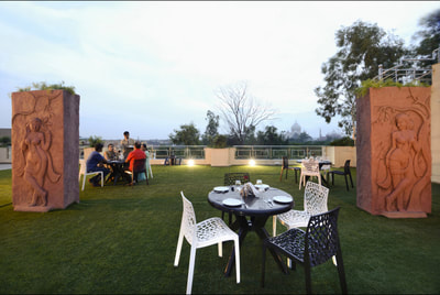 Hotel with Lawn at Agra
