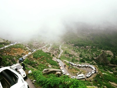 On The Way to Rohtang Pass